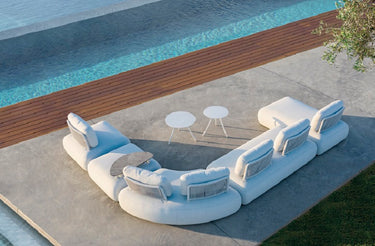 Outdoor sofa set with weather-resistant cushions | 户外沙发套装,配有耐候座垫 | 户外梳化套裝,配有耐候座墊