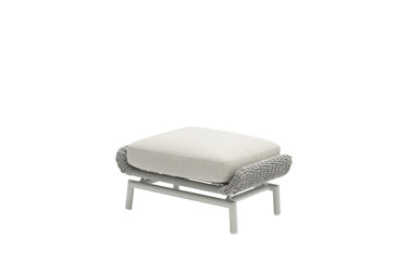 Outdoor sofa set with weather-resistant cushions | 户外沙发套装,配有耐候座垫 | 户外梳化套裝,配有耐候座墊
