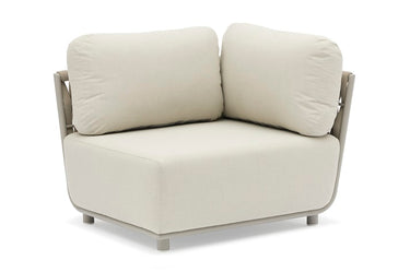 Outdoor sofa set with weather-resistant cushions | 户外沙发套装,配有耐候座垫 | 户外梳化套裝,配有耐候座墊