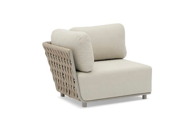 Outdoor sofa set with weather-resistant cushions | 户外沙发套装,配有耐候座垫 | 户外梳化套裝,配有耐候座墊