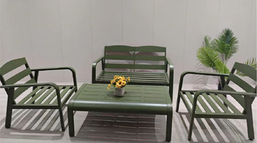 Outdoor sofa set with weather-resistant cushions | 户外沙发套装,配有耐候座垫 | 户外梳化套裝,配有耐候座墊