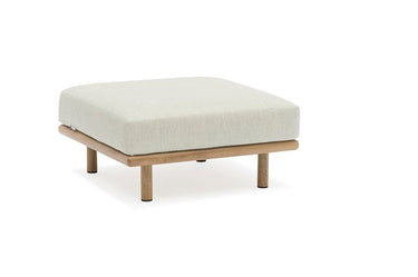 Outdoor sofa set with weather-resistant cushions | 户外沙发套装,配有耐候座垫 | 户外梳化套裝,配有耐候座墊