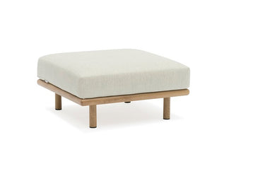 Outdoor sofa set with weather-resistant cushions | 户外沙发套装,配有耐候座垫 | 户外梳化套裝,配有耐候座墊