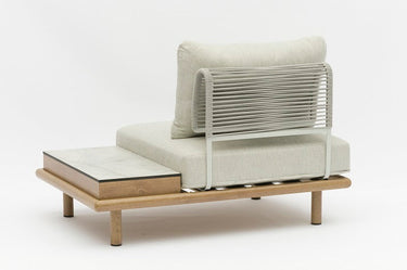 Outdoor sofa set with weather-resistant cushions | 户外沙发套装,配有耐候座垫 | 户外梳化套裝,配有耐候座墊