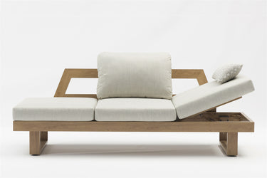 Outdoor sofa with weather-resistant cushions | 户外沙发,配有耐候座垫 | 户外梳化,配有耐候座墊