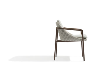 Outdoor sofa with weather-resistant cushions | 户外沙发,配有耐候座垫 | 户外梳化,配有耐候座墊