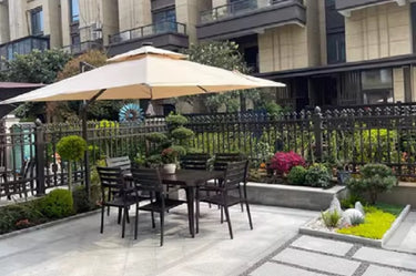 Stylish outdoor sun parasol and umbrella for garden or patio, UV-resistant | 時尚戶外太陽傘及雨傘,適合花園或露台,防紫外線 | 时尚户外太阳伞及雨伞,适合花园或露台,防紫外线