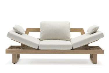 Outdoor sofa with weather-resistant cushions | 户外沙发,配有耐候座垫 | 户外梳化,配有耐候座墊