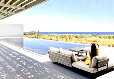 Outdoor sofa with weather-resistant cushions | 户外沙发,配有耐候座垫 | 户外梳化,配有耐候座墊