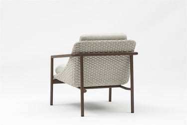 Outdoor sofa with weather-resistant cushions | 户外沙发,配有耐候座垫 | 户外梳化,配有耐候座墊