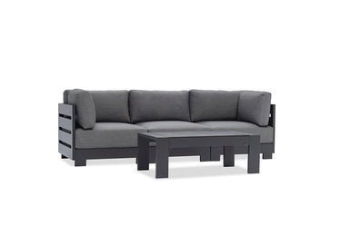 Outdoor sofa set with weather-resistant cushions | 户外沙发套装,配有耐候座垫 | 户外梳化套裝,配有耐候座墊
