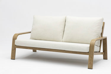 Outdoor sofa set with weather-resistant cushions | 户外沙发套装,配有耐候座垫 | 户外梳化套裝,配有耐候座墊