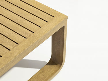Outdoor sofa set with weather-resistant cushions | 户外沙发套装,配有耐候座垫 | 户外梳化套裝,配有耐候座墊