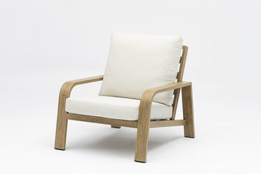 Outdoor sofa set with weather-resistant cushions | 户外沙发套装,配有耐候座垫 | 户外梳化套裝,配有耐候座墊
