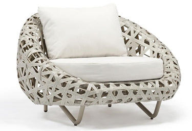 Outdoor sofa set with weather-resistant cushions | 户外沙发套装,配有耐候座垫 | 户外梳化套裝,配有耐候座墊