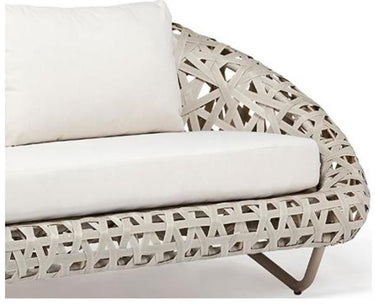 Outdoor sofa set with weather-resistant cushions | 户外沙发套装,配有耐候座垫 | 户外梳化套裝,配有耐候座墊