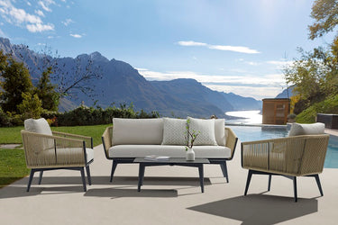 Outdoor sofa set with weather-resistant cushions | 户外沙发套装,配有耐候座垫 | 户外梳化套裝,配有耐候座墊