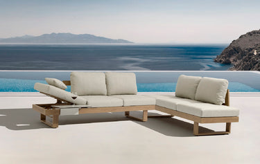 Outdoor sofa set with weather-resistant cushions | 户外沙发套装,配有耐候座垫 | 户外梳化套裝,配有耐候座墊