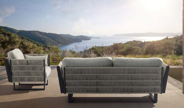 Outdoor sofa set with weather-resistant cushions | 户外沙发套装,配有耐候座垫 | 户外梳化套裝,配有耐候座墊