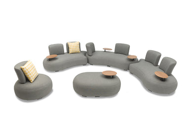 Outdoor sofa set with weather-resistant cushions | 户外沙发套装,配有耐候座垫 | 户外梳化套裝,配有耐候座墊