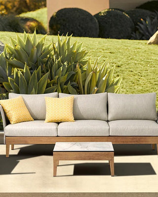 Outdoor sofa set with weather-resistant cushions | 户外沙发套装,配有耐候座垫 | 户外梳化套裝,配有耐候座墊