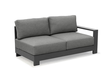 Outdoor sofa set with weather-resistant cushions | 户外沙发套装,配有耐候座垫 | 户外梳化套裝,配有耐候座墊