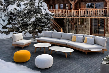 Outdoor sofa set with weather-resistant cushions | 户外沙发套装,配有耐候座垫 | 户外梳化套裝,配有耐候座墊