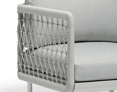 Outdoor sofa set with weather-resistant cushions | 户外沙发套装,配有耐候座垫 | 户外梳化套裝,配有耐候座墊