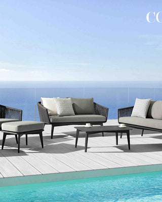 Outdoor sofa set with weather-resistant cushions | 户外沙发套装,配有耐候座垫 | 户外梳化套裝,配有耐候座墊