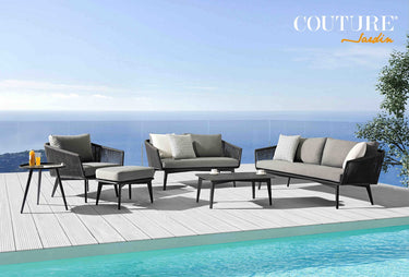 Outdoor sofa set with weather-resistant cushions | 户外沙发套装,配有耐候座垫 | 户外梳化套裝,配有耐候座墊