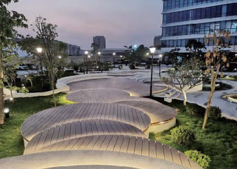 INFINI WOOD outdoor deck, showcasing crack-resistant, mold-free, and fade-resistant features | INFINI WOOD 常生木戶外地板,展示抗裂、防霉和抗褪色特性