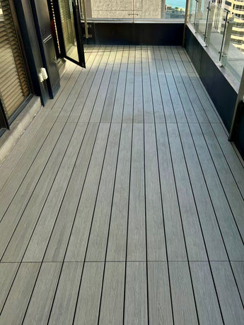 INFINI WOOD outdoor deck, showcasing crack-resistant, mold-free, and fade-resistant features | INFINI WOOD 常生木戶外地板,展示抗裂、防霉和抗褪色特性