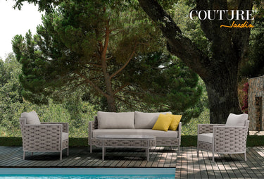 Outdoor sofa set with weather-resistant cushions | 户外沙发套装,配有耐候座垫 | 户外梳化套裝,配有耐候座墊