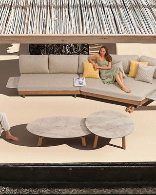 Outdoor sofa set with weather-resistant cushions | 户外沙发套装,配有耐候座垫 | 户外梳化套裝,配有耐候座墊