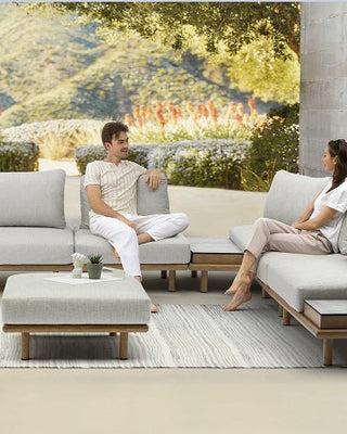 Outdoor sofa set with weather-resistant cushions | 户外沙发套装,配有耐候座垫 | 户外梳化套裝,配有耐候座墊