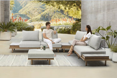 Outdoor sofa set with weather-resistant cushions | 户外沙发套装,配有耐候座垫 | 户外梳化套裝,配有耐候座墊