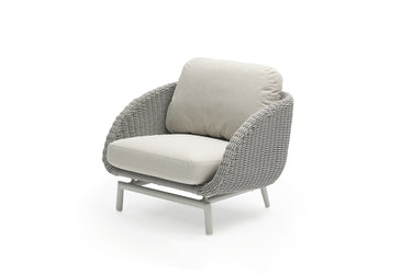 Outdoor sofa set with weather-resistant cushions | 户外沙发套装,配有耐候座垫 | 户外梳化套裝,配有耐候座墊