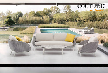 Outdoor sofa set with weather-resistant cushions | 户外沙发套装,配有耐候座垫 | 户外梳化套裝,配有耐候座墊