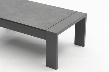 Outdoor sofa set with weather-resistant cushions | 户外沙发套装,配有耐候座垫 | 户外梳化套裝,配有耐候座墊