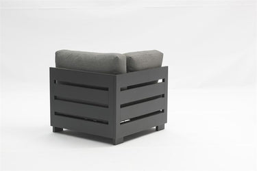 Outdoor sofa set with weather-resistant cushions | 户外沙发套装,配有耐候座垫 | 户外梳化套裝,配有耐候座墊