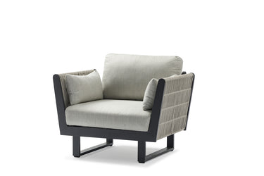 Outdoor sofa with weather-resistant cushions | 户外沙发,配有耐候座垫 | 户外梳化,配有耐候座墊