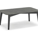 Outdoor sofa set with weather-resistant cushions | 户外沙发套装,配有耐候座垫 | 户外梳化套裝,配有耐候座墊