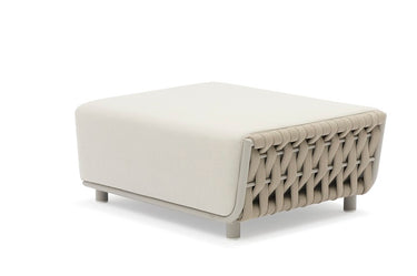 Outdoor sofa set with weather-resistant cushions | 户外沙发套装,配有耐候座垫 | 户外梳化套裝,配有耐候座墊