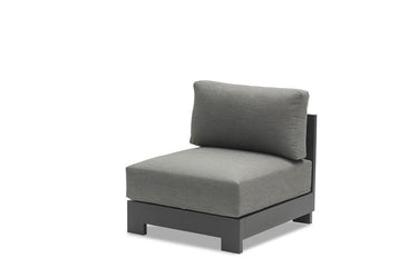 Outdoor sofa set with weather-resistant cushions | 户外沙发套装,配有耐候座垫 | 户外梳化套裝,配有耐候座墊