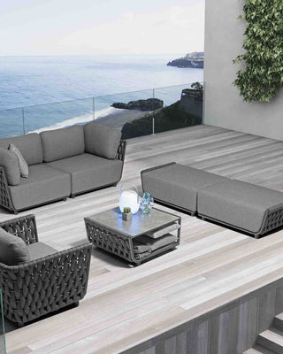 Outdoor sofa set with weather-resistant cushions | 户外沙发套装,配有耐候座垫 | 户外梳化套裝,配有耐候座墊