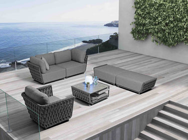 Outdoor sofa set with weather-resistant cushions | 户外沙发套装,配有耐候座垫 | 户外梳化套裝,配有耐候座墊
