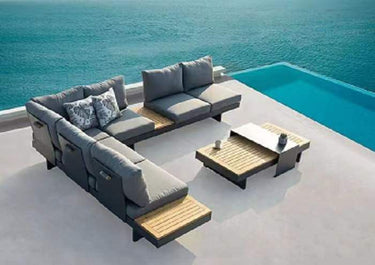 Outdoor sofa set with weather-resistant cushions | 户外沙发套装,配有耐候座垫 | 户外梳化套裝,配有耐候座墊