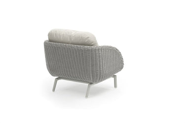 Outdoor sofa set with weather-resistant cushions | 户外沙发套装,配有耐候座垫 | 户外梳化套裝,配有耐候座墊