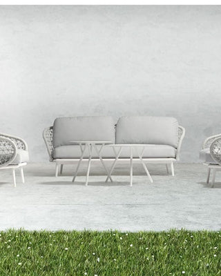 Outdoor sofa set with weather-resistant cushions | 户外沙发套装,配有耐候座垫 | 户外梳化套裝,配有耐候座墊