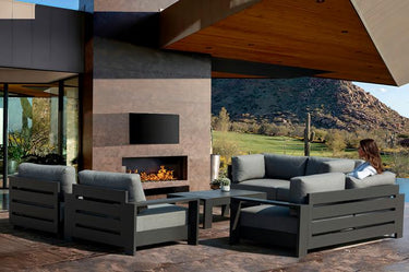 Outdoor sofa set with weather-resistant cushions | 户外沙发套装,配有耐候座垫 | 户外梳化套裝,配有耐候座墊
